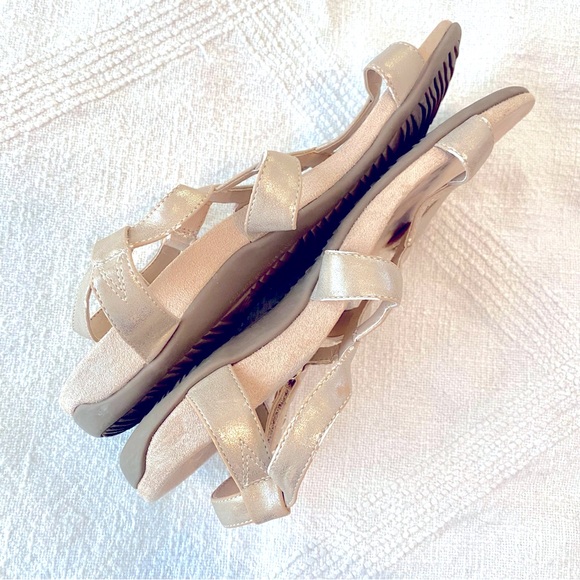 Vionic Jodie Strappy Sandal Velcro Adjustable US9 UK7 EU41 in Champagne - Picture 14 of 16